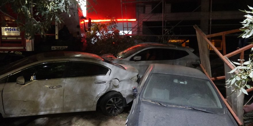 Tır, 7 aracı kullanılamaz hale getirdi