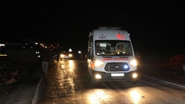 Diyarbakır'da tırın altında kalan 2 kişi hayatını kaybetti