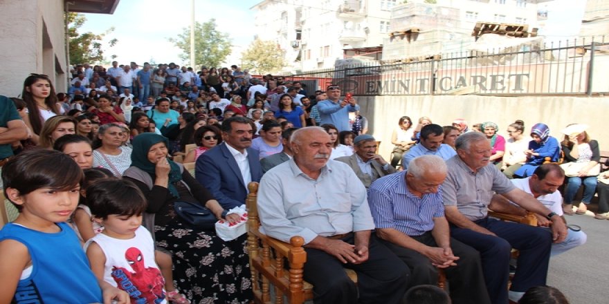 Cemevi'nden Aşure lokması