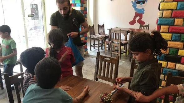 Diyarbakır'da mendil satan çocuklar  Şirin Baba'da eğlendi