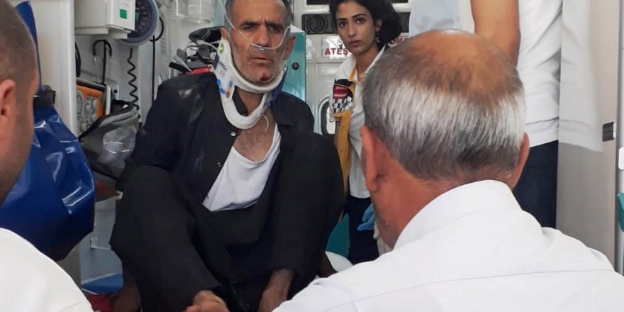 Baba ve oğlu göçük altında kaldı