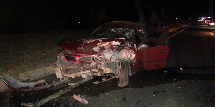 Diyarbakır'da pikap ile otomobil çarpıştı: 3 yaralı