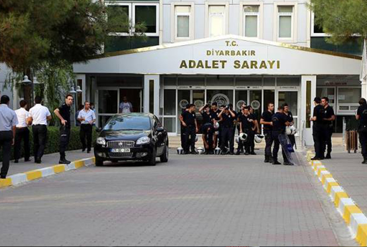Diyarbakır'da gözaltına alınanlarda 20'si serbest bırakıldı