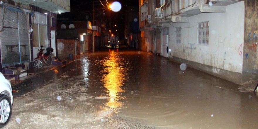 Sağanak, Nusaybin’de Cadde ve sokakları göle çevirdi