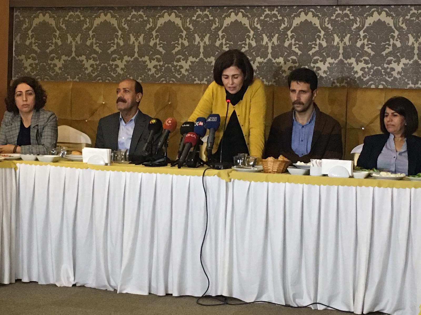 HDP'DEN YEREL SEÇİM UYARISI: HDP'Lİ GÖRÜNÜMLÜ AKPLİLER'E DİKKAT EDİN