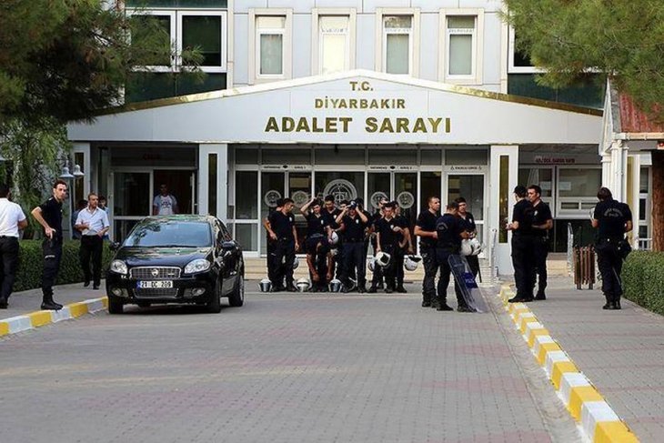 Diyarbakır merkezli 12 ilde FETÖ operasyonu