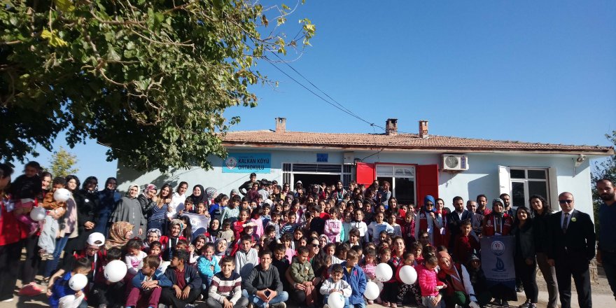 Batıdan, doğuya gönül alıp, gönül vermeye geldiler