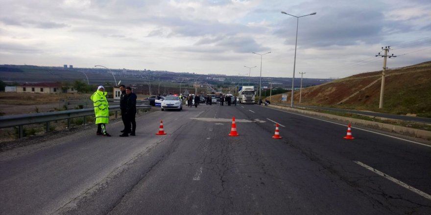Diyarbakır'da şüpheli otomobil, fünyeyle patlatıldı