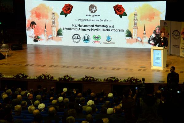 VİDEO- Diyarbakır'da 'Peygamber ve gençlik' etkinliği