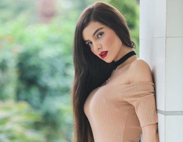 Dünya'yı gezen İranlı mankenin son durağı Türkiye oldu