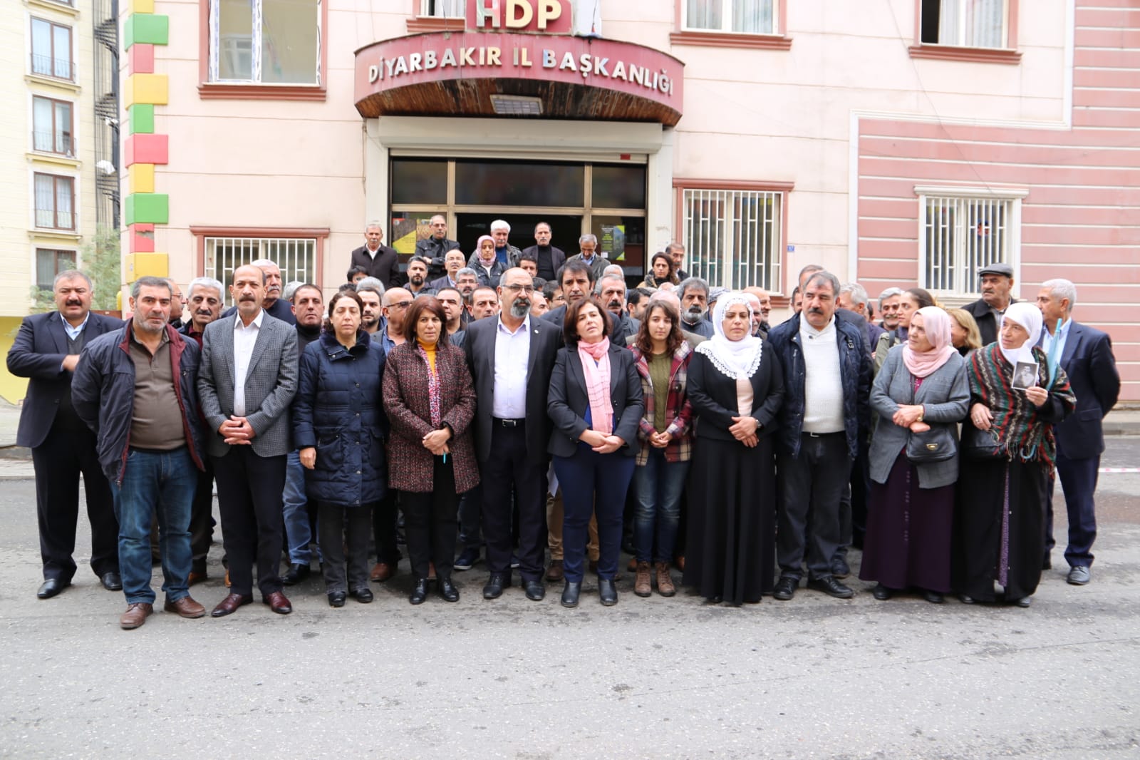 HDP: DEMİRTAŞ HEMEN SERBEST BIRAKILSIN