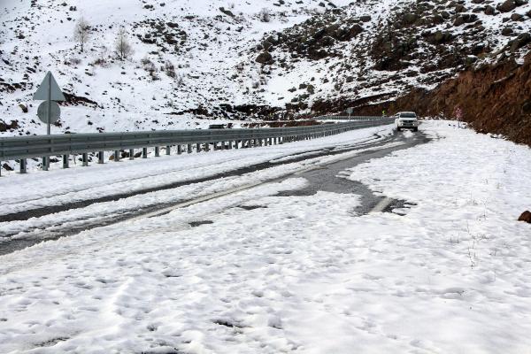 Ardahan'da kar nedeniyle yollar kapandı