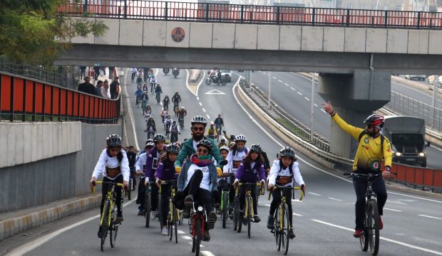 Kadına şiddete karşı pedal çevirdiler