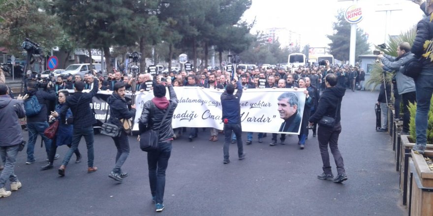 Avukatlar Tahir Elçi için Dört ayaklı minareye yürüyor