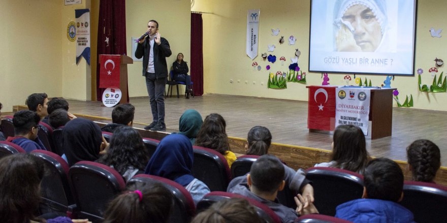 Öğrenciler suç örgütlerine karşı uyarılıyor