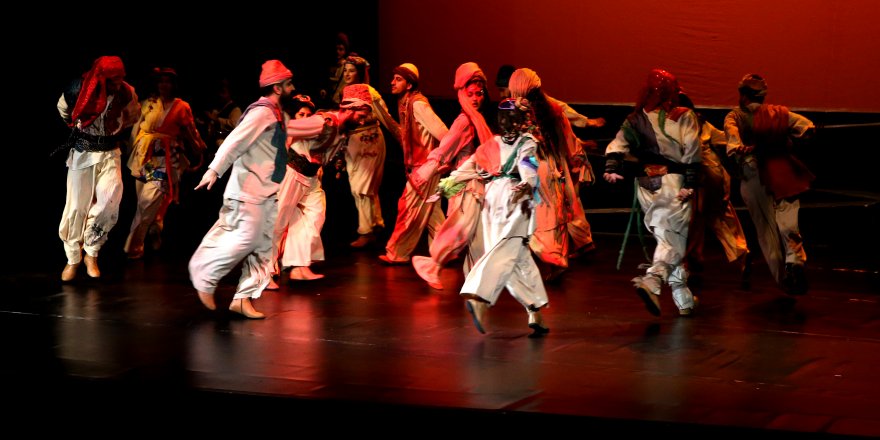 "Mem ile Zin" kapalı gişe sahneleniyor