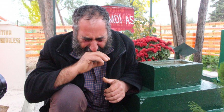 Dokuz aydır  oğlunun mezarında yaşıyor