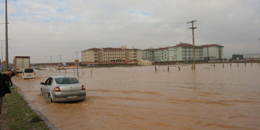 Nusaybin yağmurla göle döndü