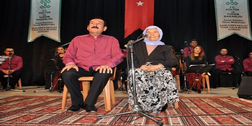 Konsere 85'lik ninenin uzun havası damga vurdu