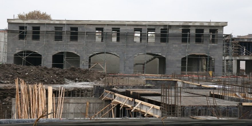 Sur'daki  yapılaşma sürüyor