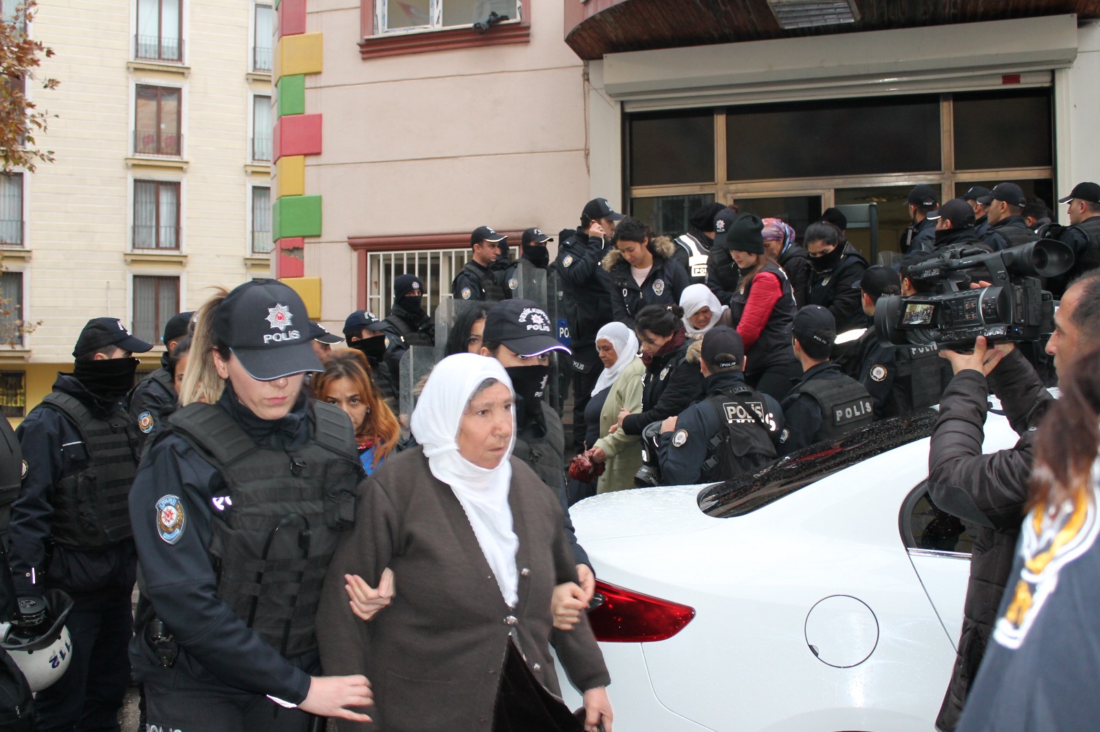 HDP'den gözaltılara ilişkin açıklama: Geri adım atmayacağız