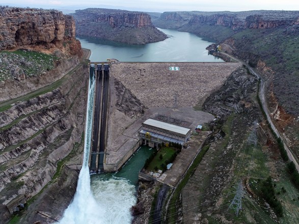 Dicle Barajı'nda kopan kapak yarın monte edilecek