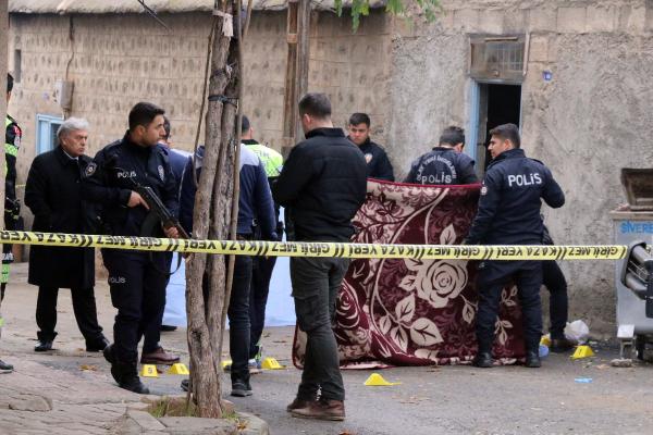 Çiftçi, evinden çıkarken uğradığı silahlı saldırıda öldü