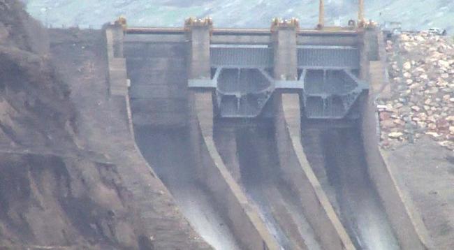VİDEO- Dicle Barajı'nda Kopan Kapağın Yerine Yenisi Takıldı