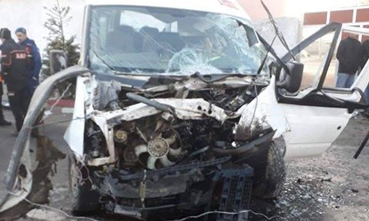 Tarım İşçilerini Taşıyan Minibüs Kaza Yaptı: 2 Ölü, 16 Yaralı