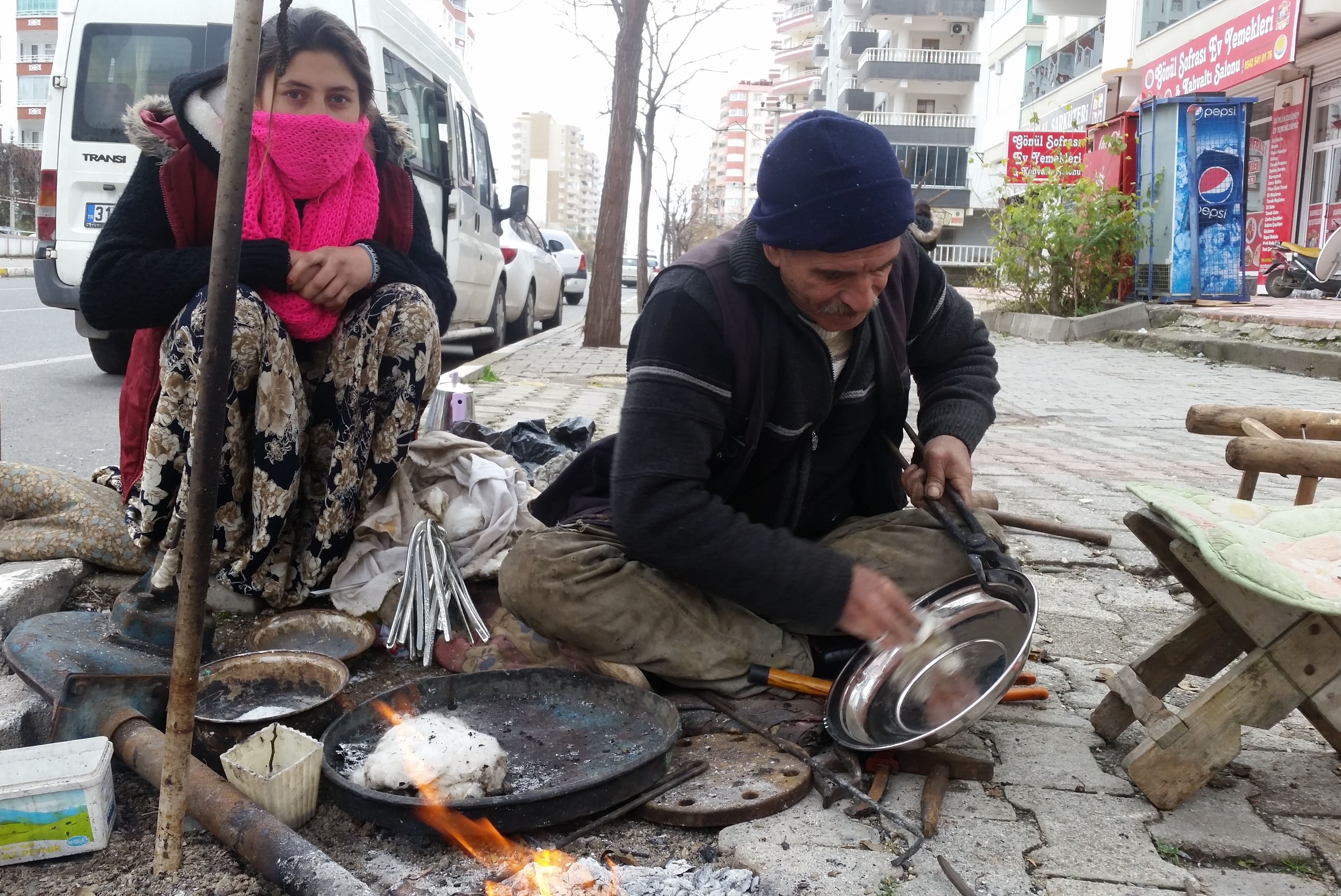 Kalaycılık ölmesin diye şehir şehir dolaşıyor
