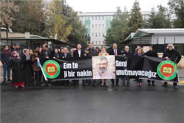 Elçi anmasında Adalet Bakanlığına çağrı