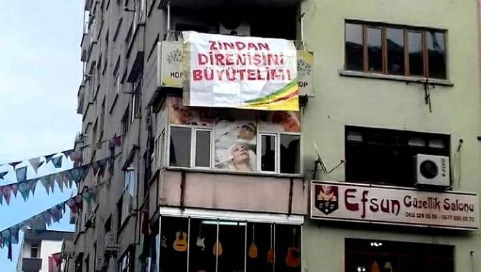 Diyarbakır'da HDP İlçe binasına polis baskını