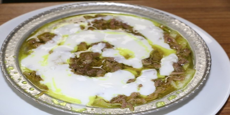 Soğuk kış günlerinin sabahında  tiritli kahvaltı