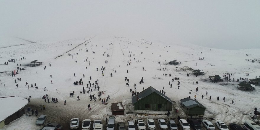 Yarıyıl tatilinde Karacadağ'da kayak keyfi
