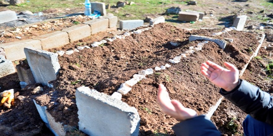 Anne ve çocukları yan yana defnedildi