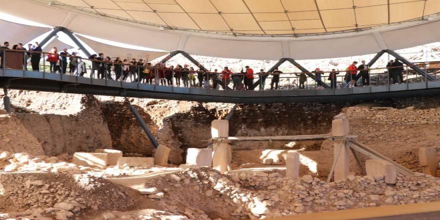 Tenisçiler Göbeklitepe'yi gezdi