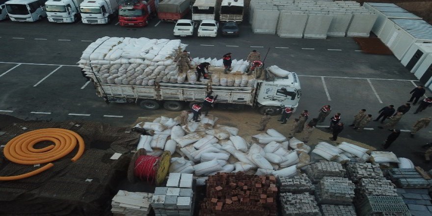 VİDEO-Saman altında uyuşturucu yürüttüler
