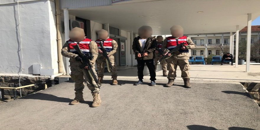 VİDEO- İzmir’de yakalanan örgüt mensubu Diyarbakır’a sevk edildi