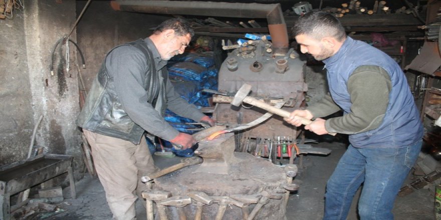 Batmanlı aile 3 kuşaktır demir işliyor