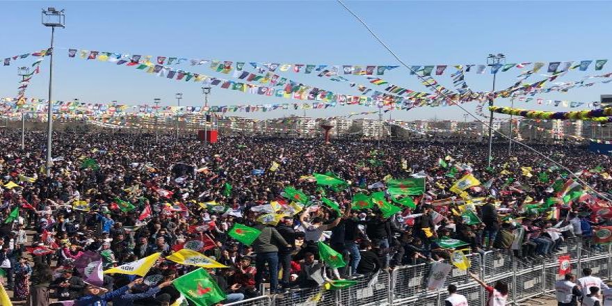 Diyarbakır halkı Newroz alanına akıyor