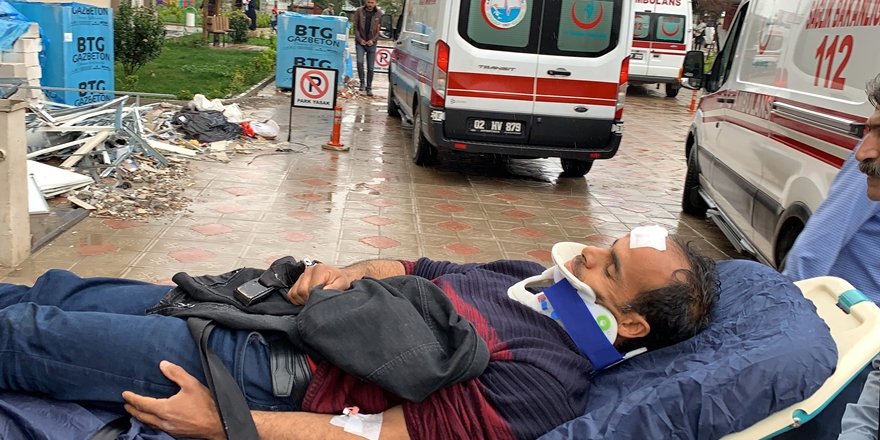 Diyarbakır karayolu üzerinde otomobiller çarpıştı: 1 ölü, 5 yaralı