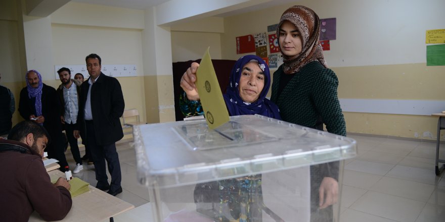 Diyarbakır’da oy verme işlemi başladı
