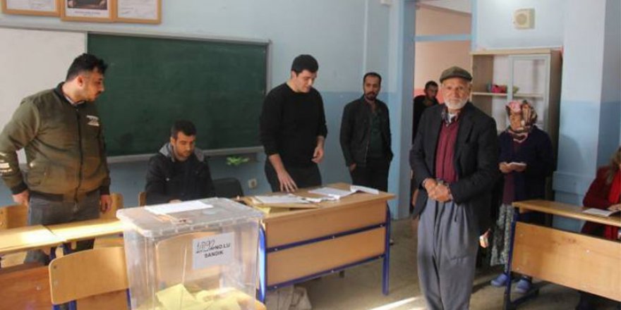 Urfa'da açık oy kullanıldı oy verme işlemi durduruldu