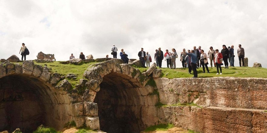 Zerzevan’a turist akını