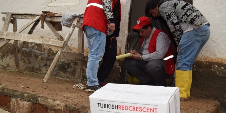 Türk Kızılay Sur Şubesi'nden selzedelere yardım eli