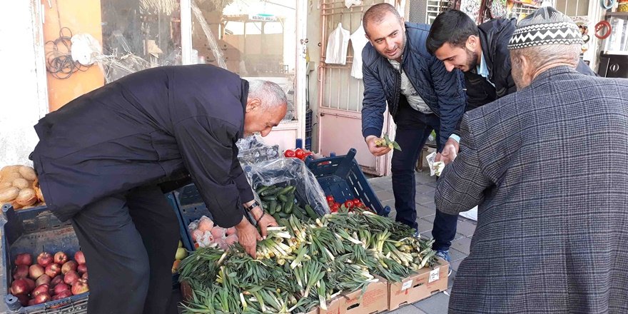 Gulik otu pazardaki yerini aldı