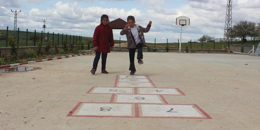 Köy okuluna sosyal alanlar oluşturdular