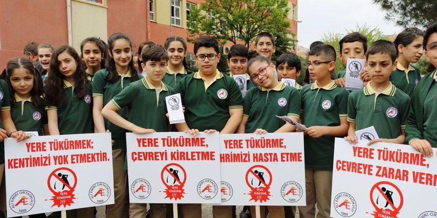VİDEO - Diyarbakırlı öğrencilerden ‘Şehrime tükürme’ yürüyüşü