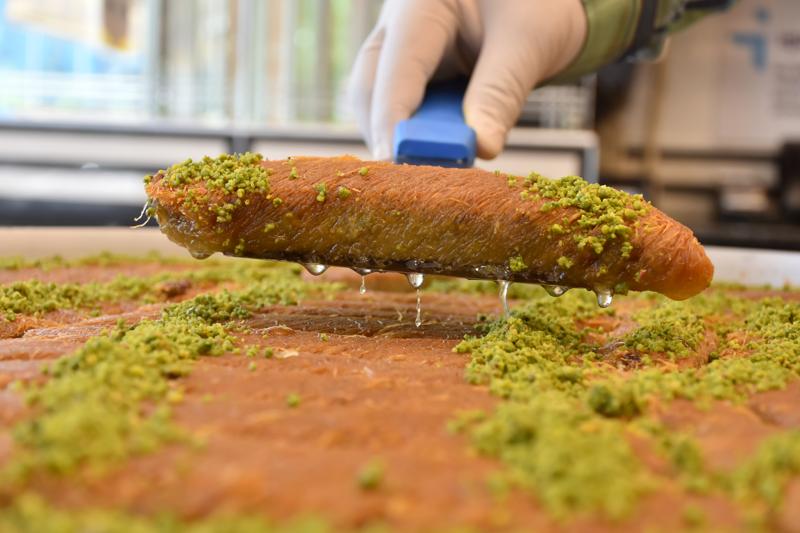 Diyarbakır'da kadayıf ustalarının ramazan yoğunluğu