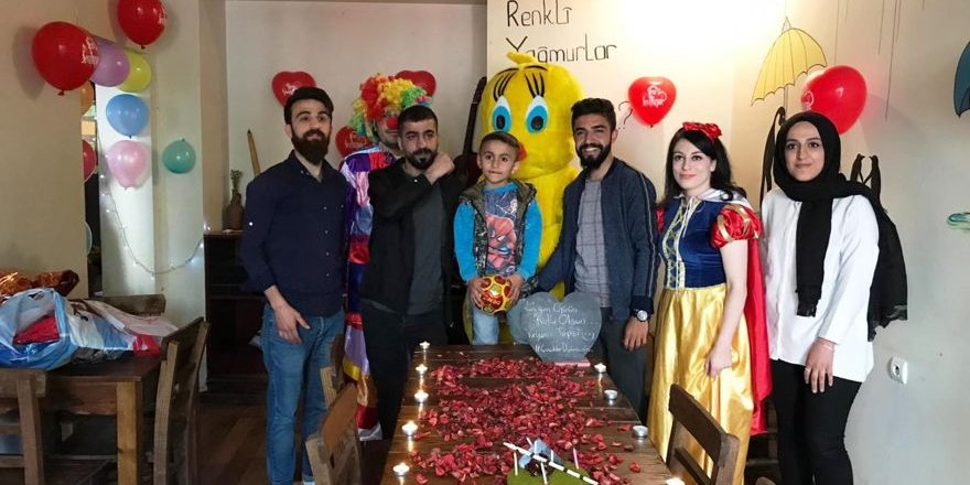 Diyarbakır’da simit satan Taylan’a sürpriz